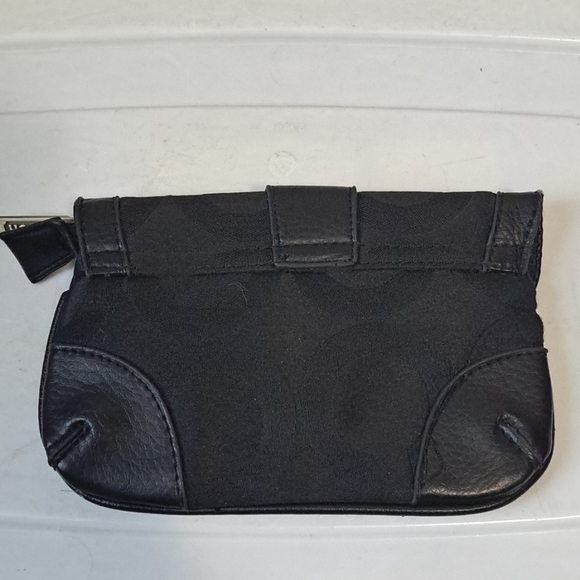 Vintage Coach clutch - black signature canvas with brass and leather accents - Picture 2 of 5